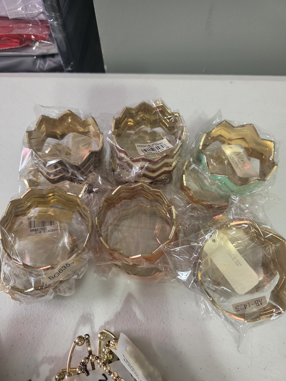 #1) Mixed Fashion Jewelry - Large Lot - Picture 14 of 16